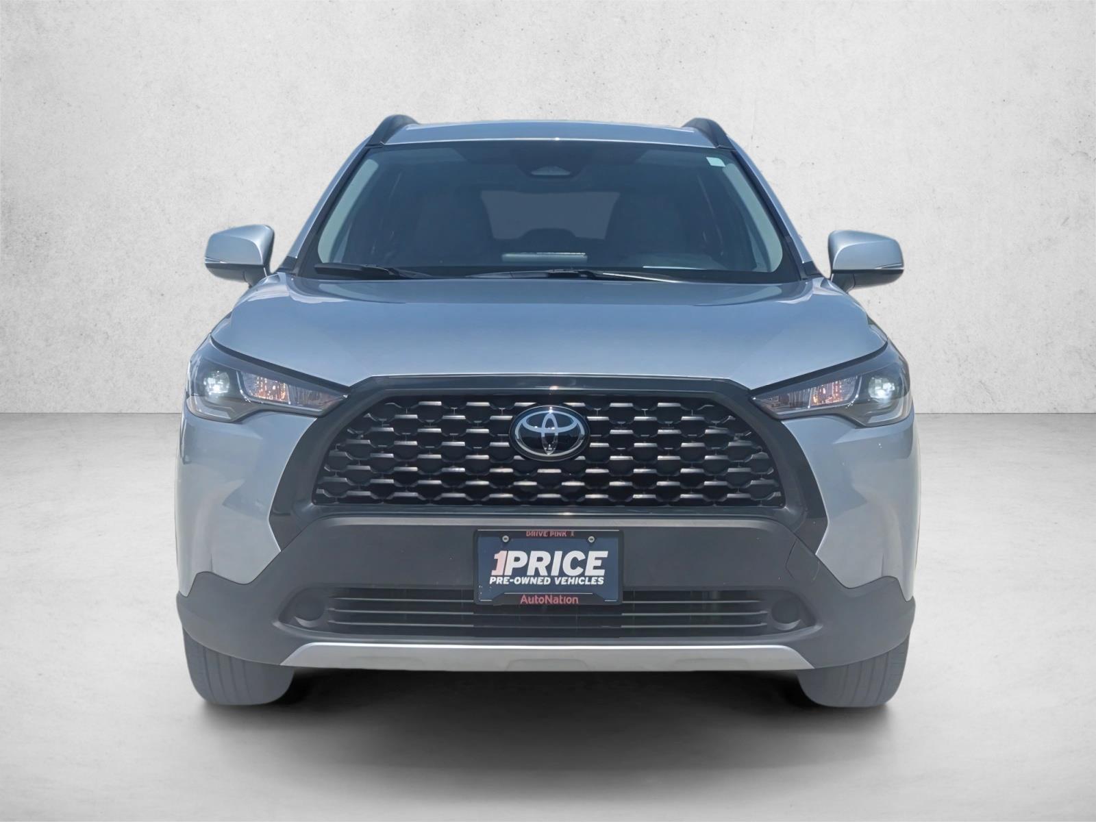2023 Toyota Corolla Cross LE photo 2
