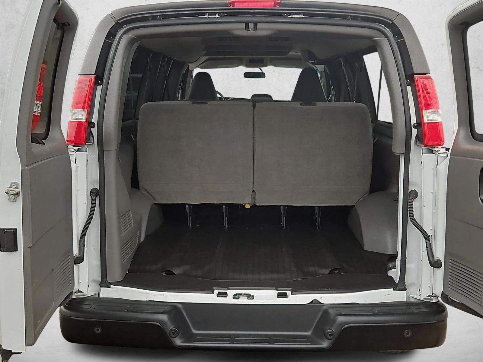 2023 Chevrolet Express Passenger LS - Photo 6