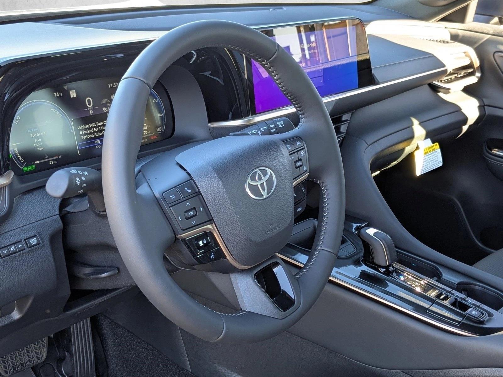 2025 Toyota Crown Signia Limited photo 3