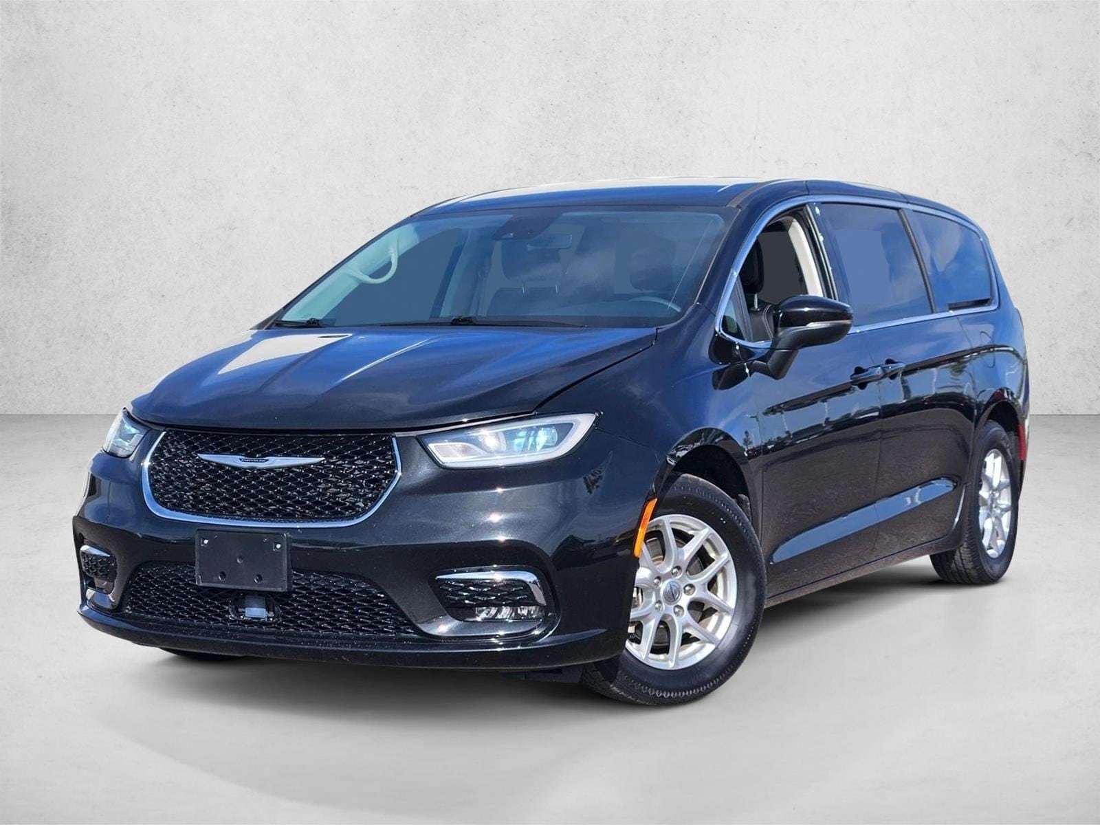 2023 Chrysler Pacifica Touring L's photo