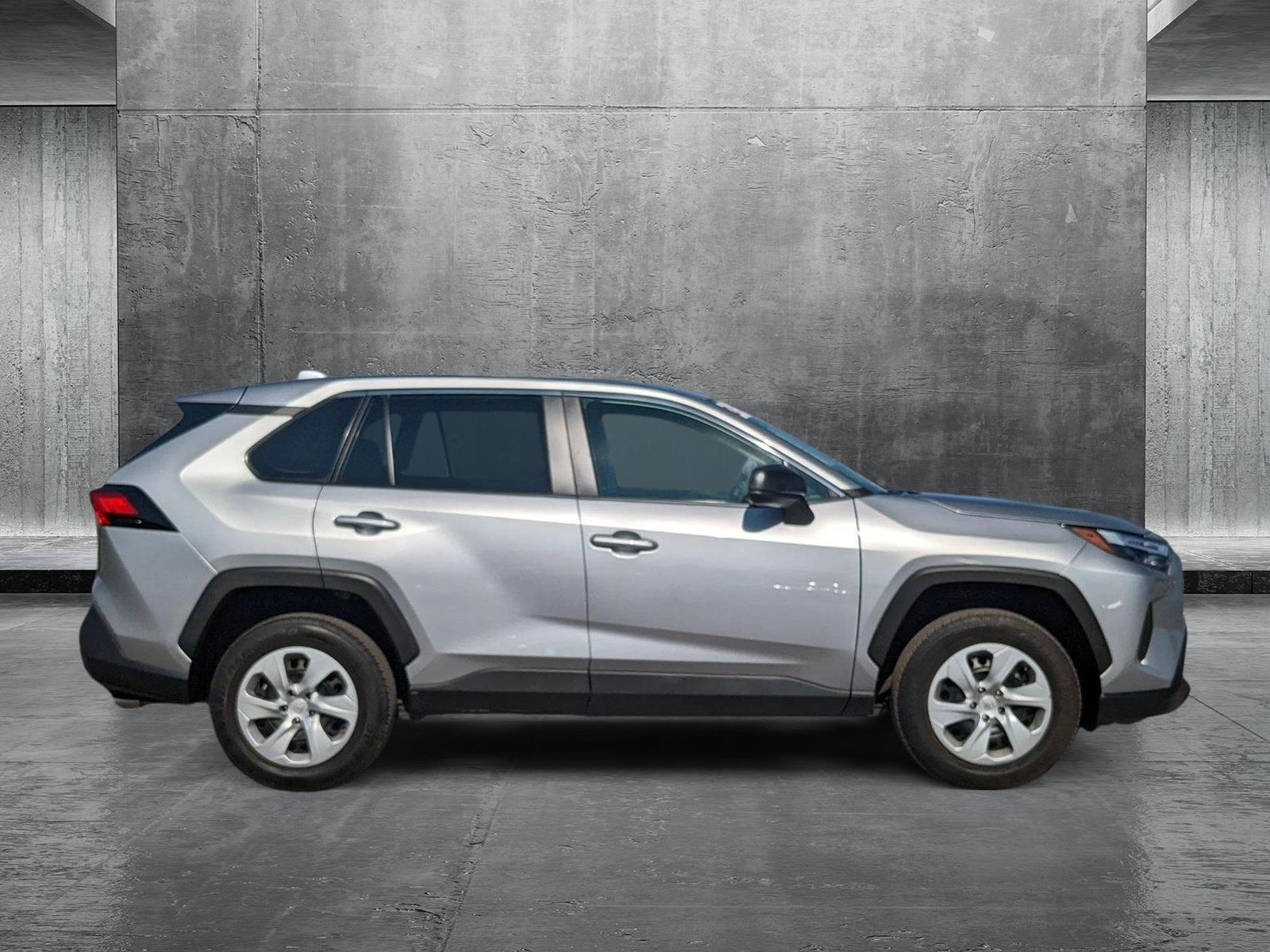 2024 Toyota RAV4 LE photo 4