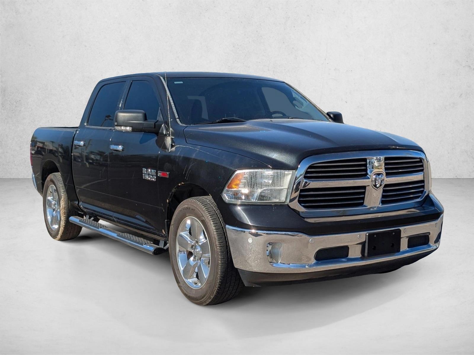 2016 Ram 1500 SLT photo 3