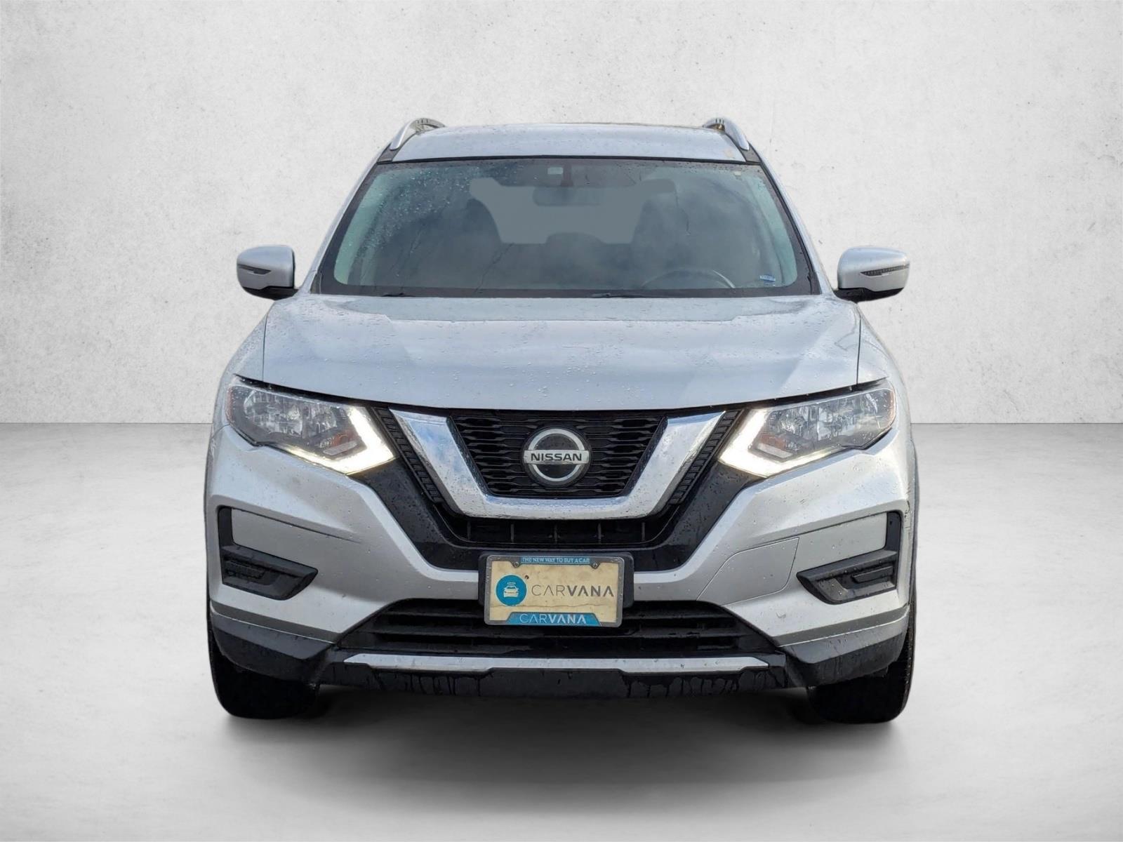 2018 Nissan Rogue SV photo 2