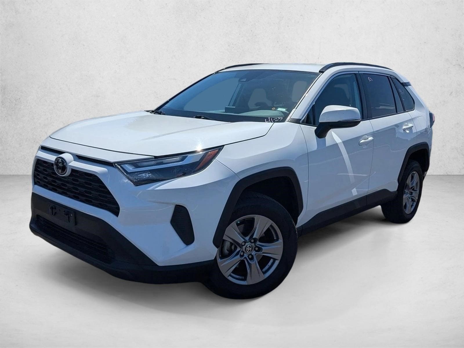 2024 Toyota RAV4 XLE FWD's photo