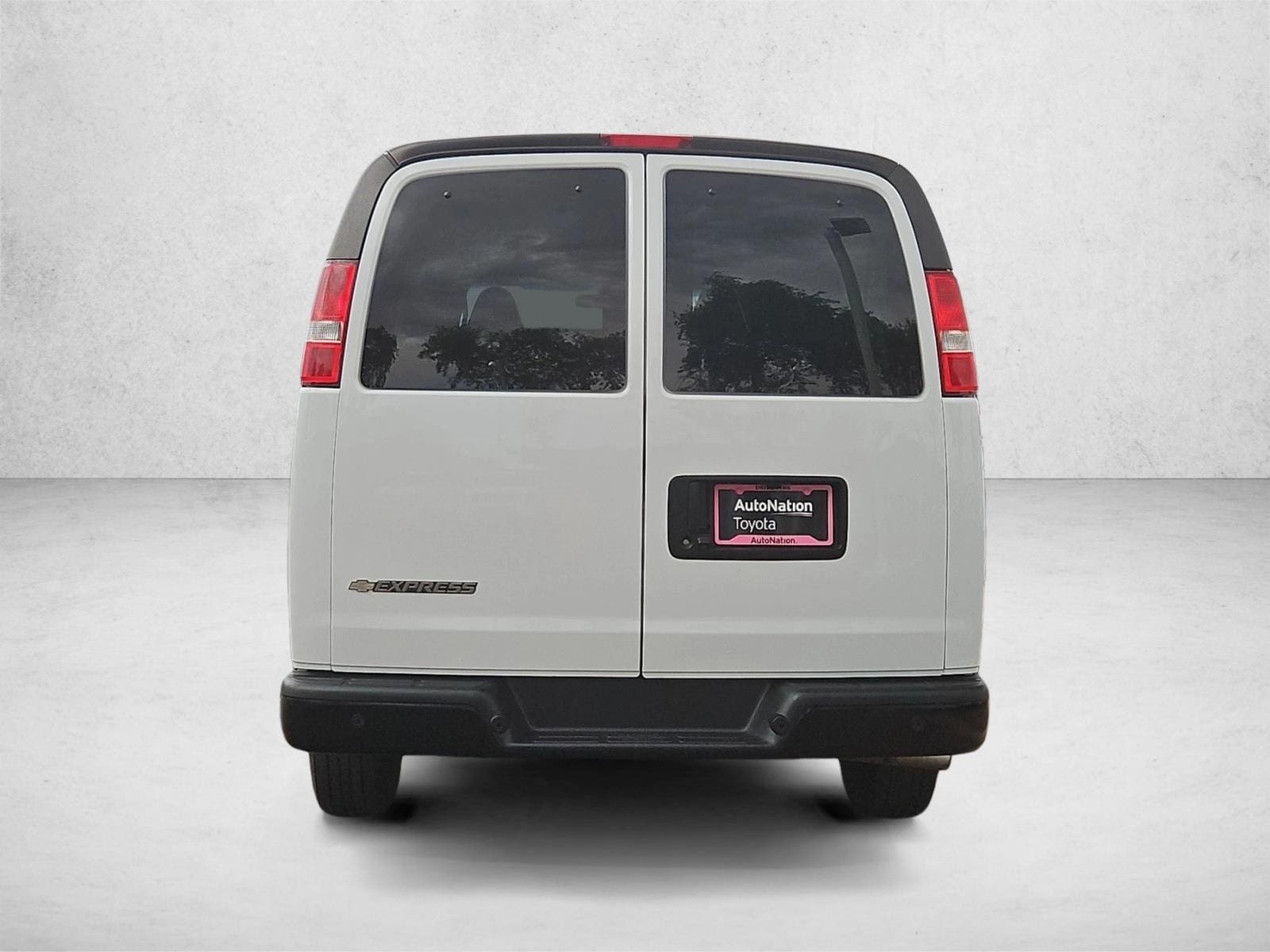 2023 Chevrolet Express Passenger LS - Photo 7