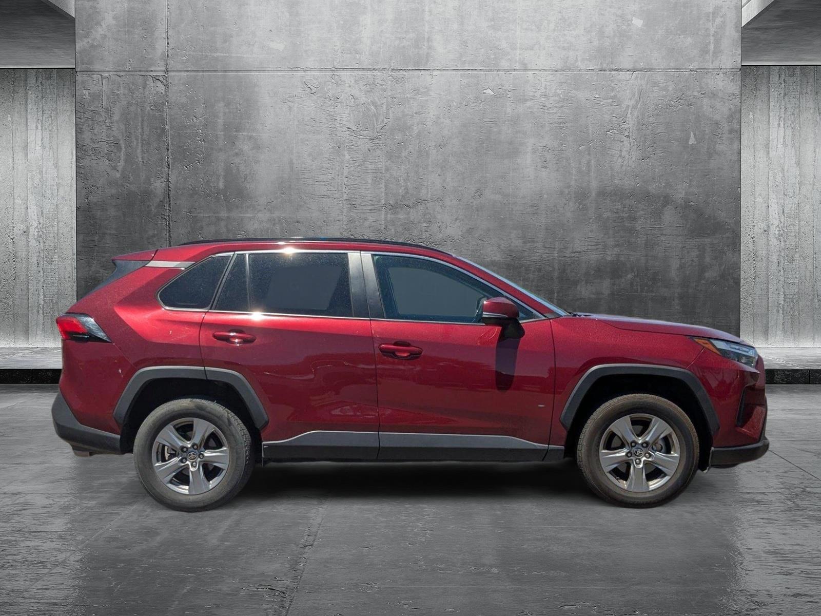 2023 Toyota RAV4 XLE photo 4