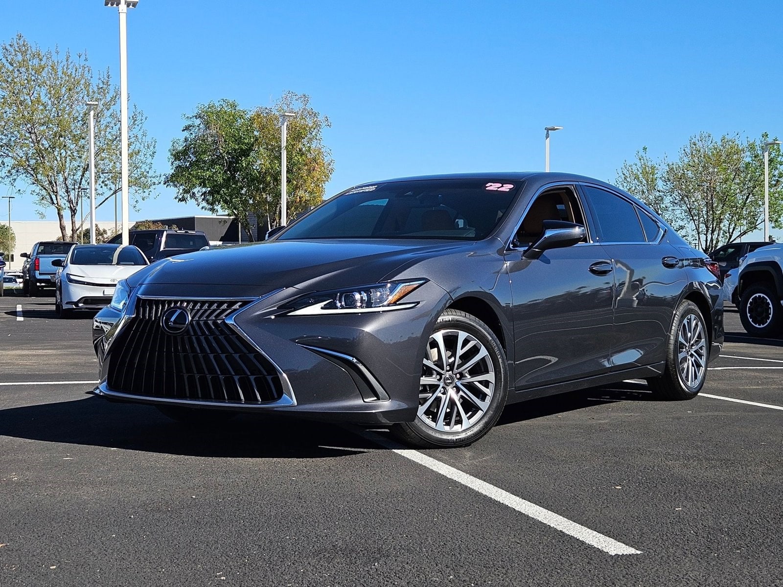 2022 Lexus ES Base's photo