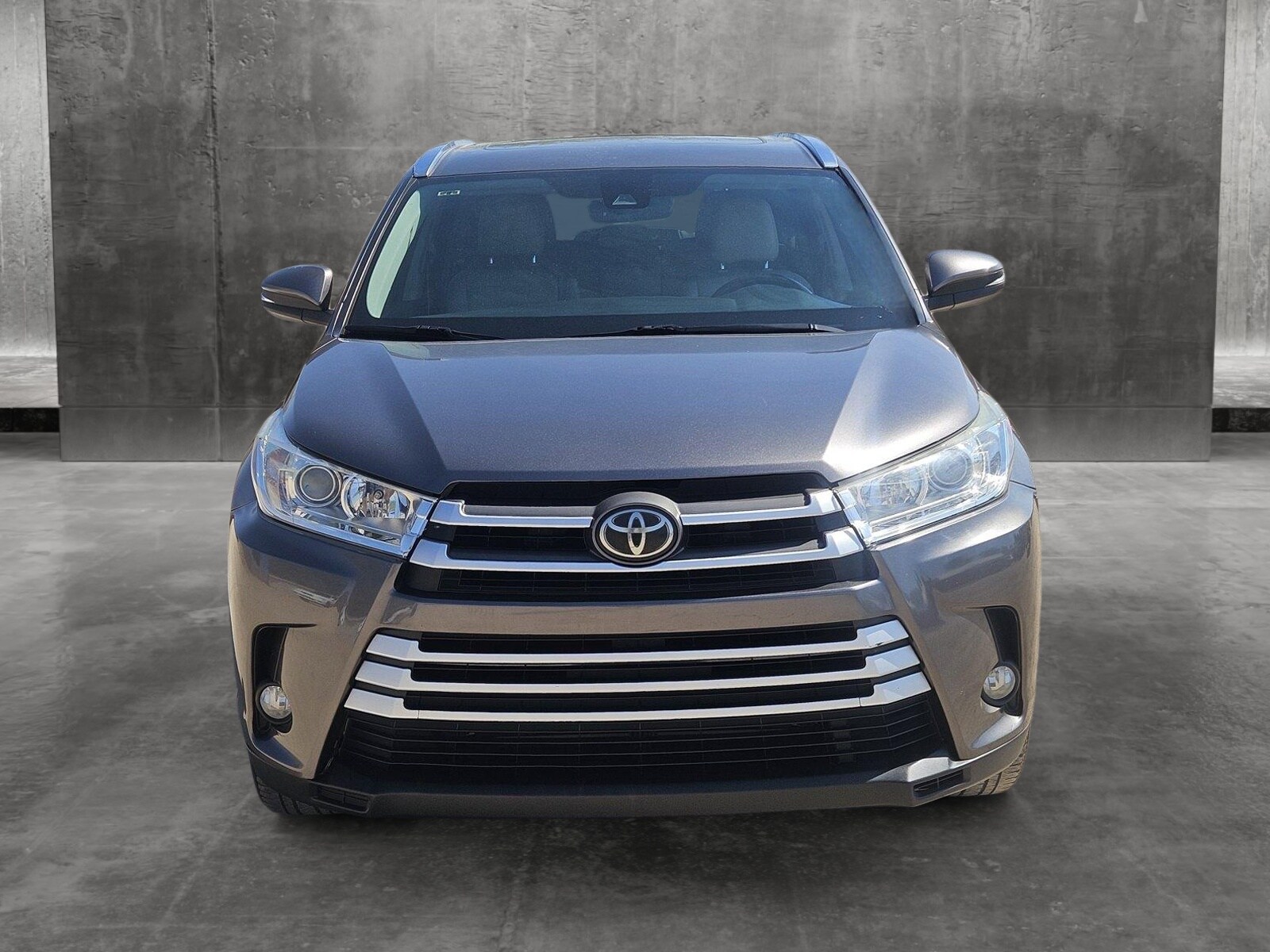 Used 2017 Toyota Highlander XLE with VIN 5TDKZRFH4HS507556 for sale in Tempe, AZ