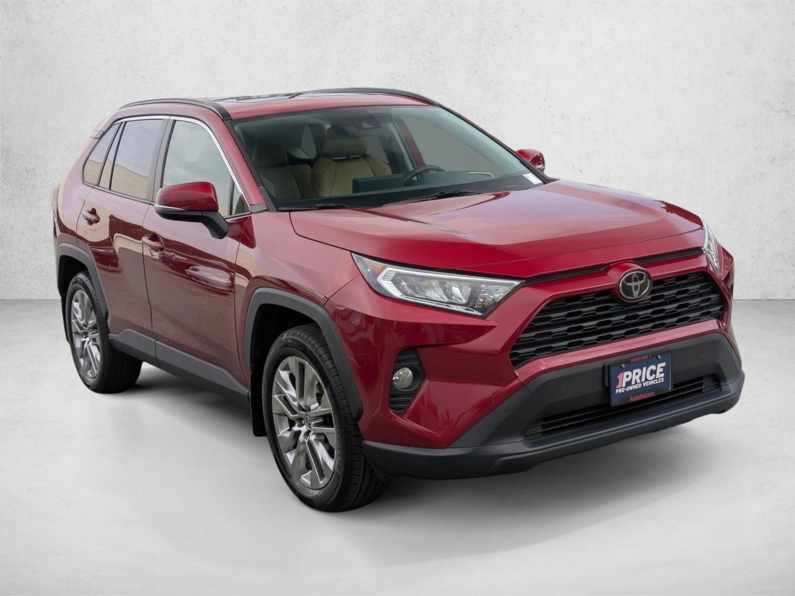 2020 Toyota RAV4 XLE Premium photo 3