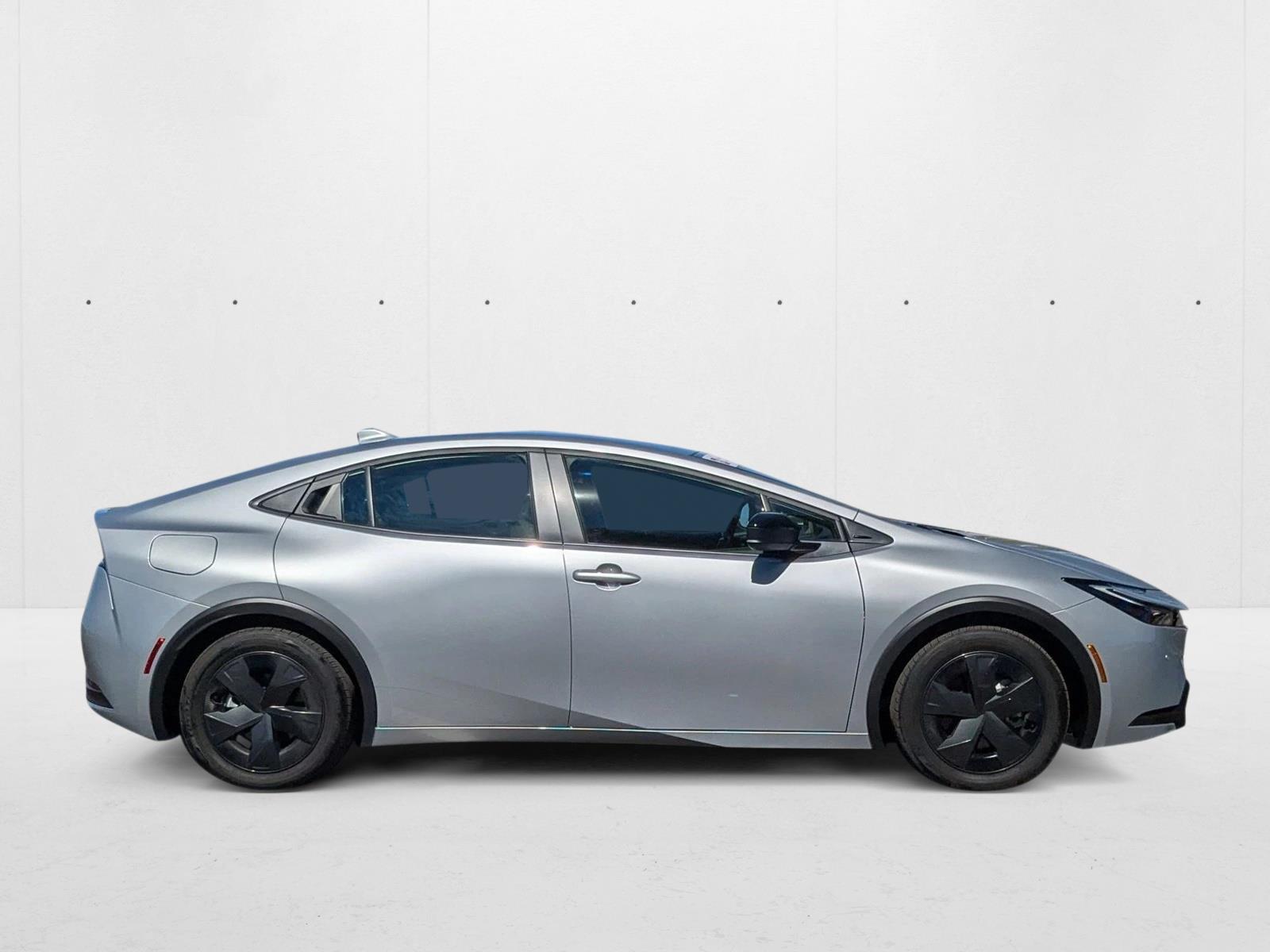 2025 Toyota Prius Plug-in Hybrid SE photo 4