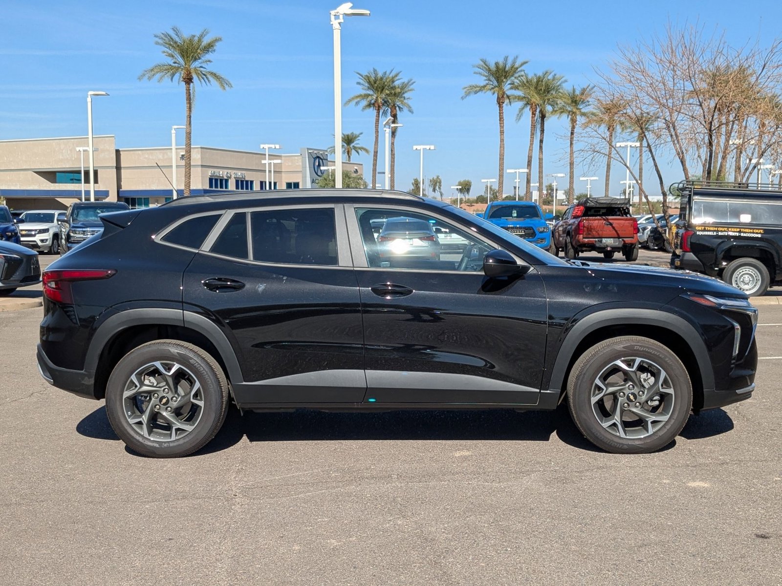 2025 Chevrolet Trax LT photo 3