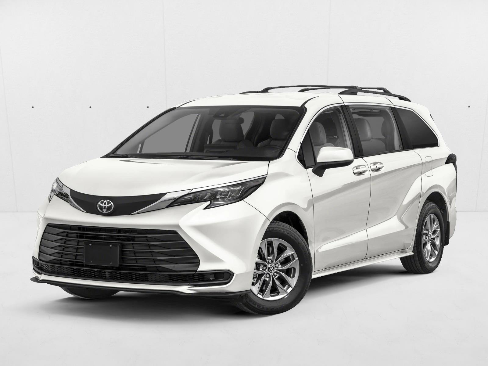 2026 Toyota Sienna LE's photo