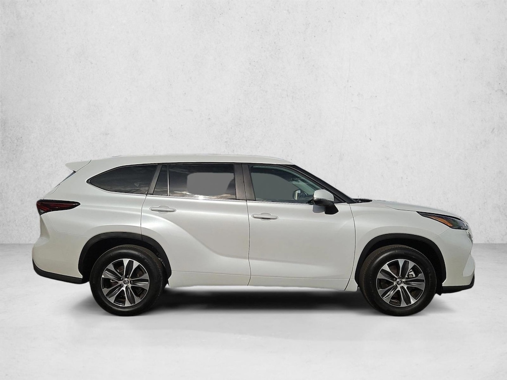 Used 2025 Toyota Highlander XLE SUV