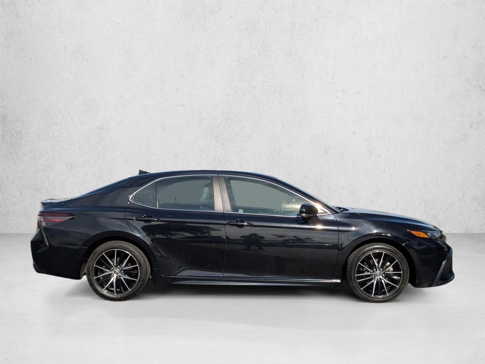 2023 Toyota Camry SE photo 4