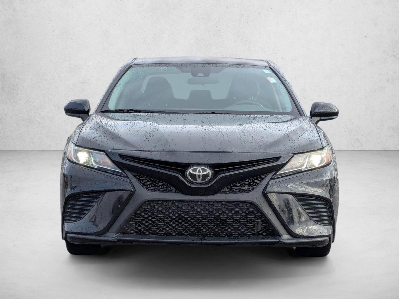 2019 Toyota Camry SE photo 2