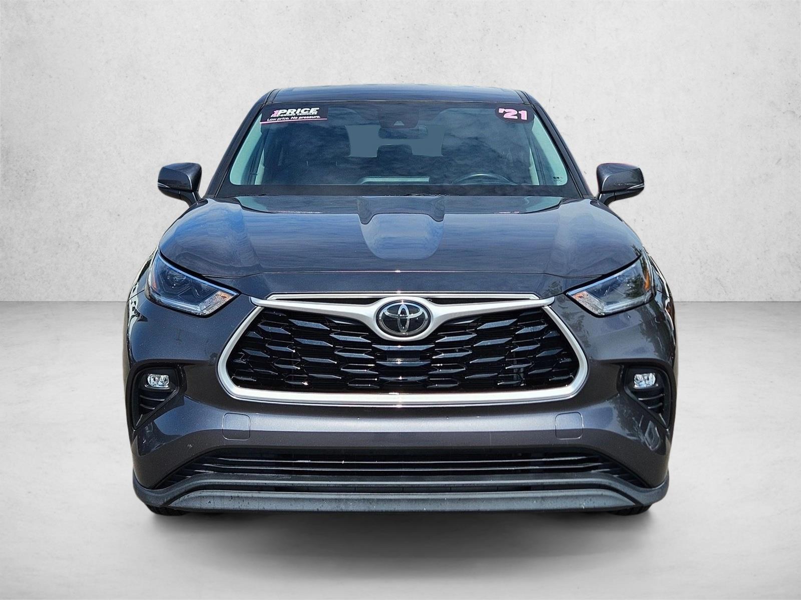 2021 Toyota Highlander LE photo 2