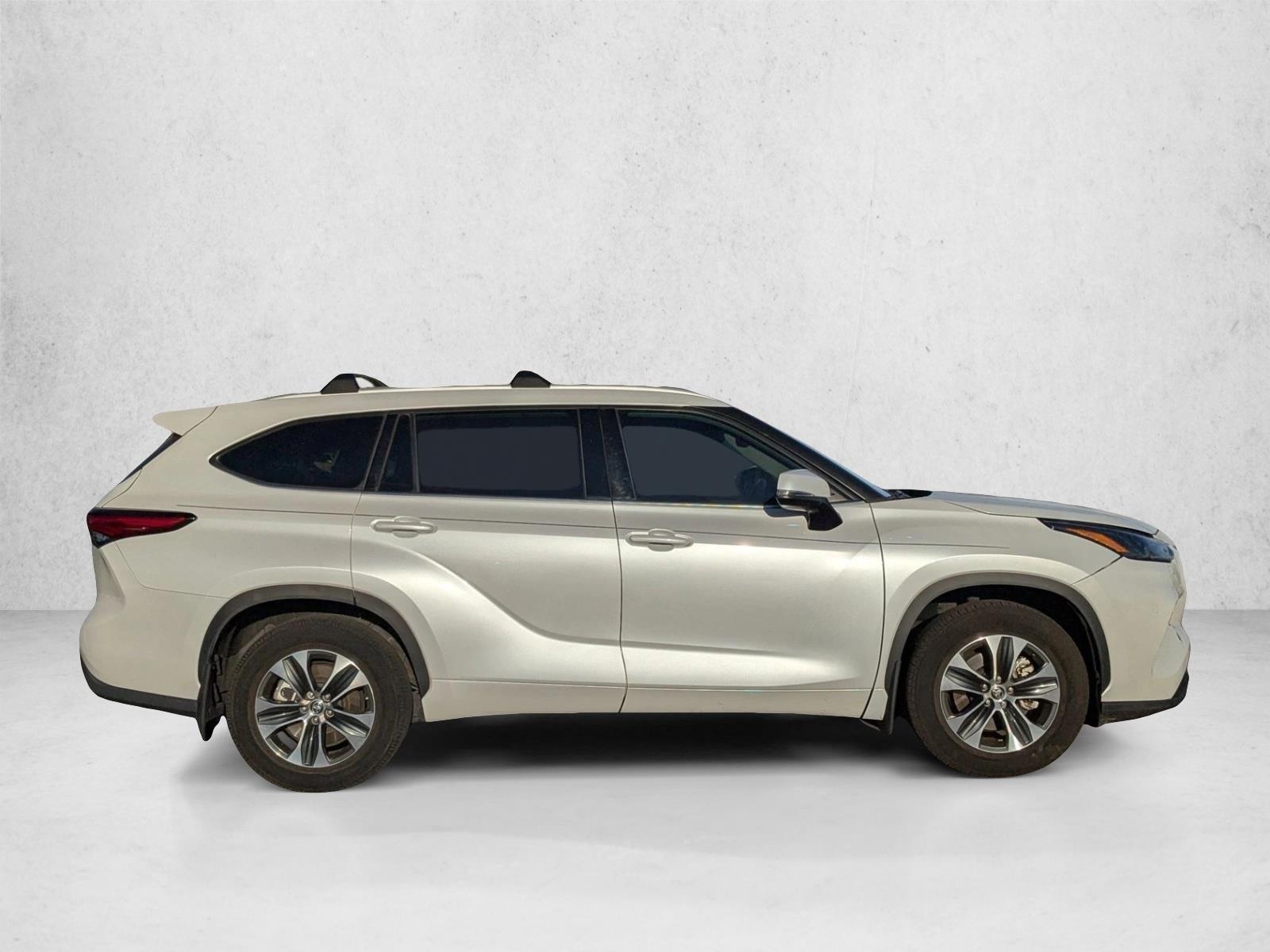 2022 Toyota Highlander XLE photo 4