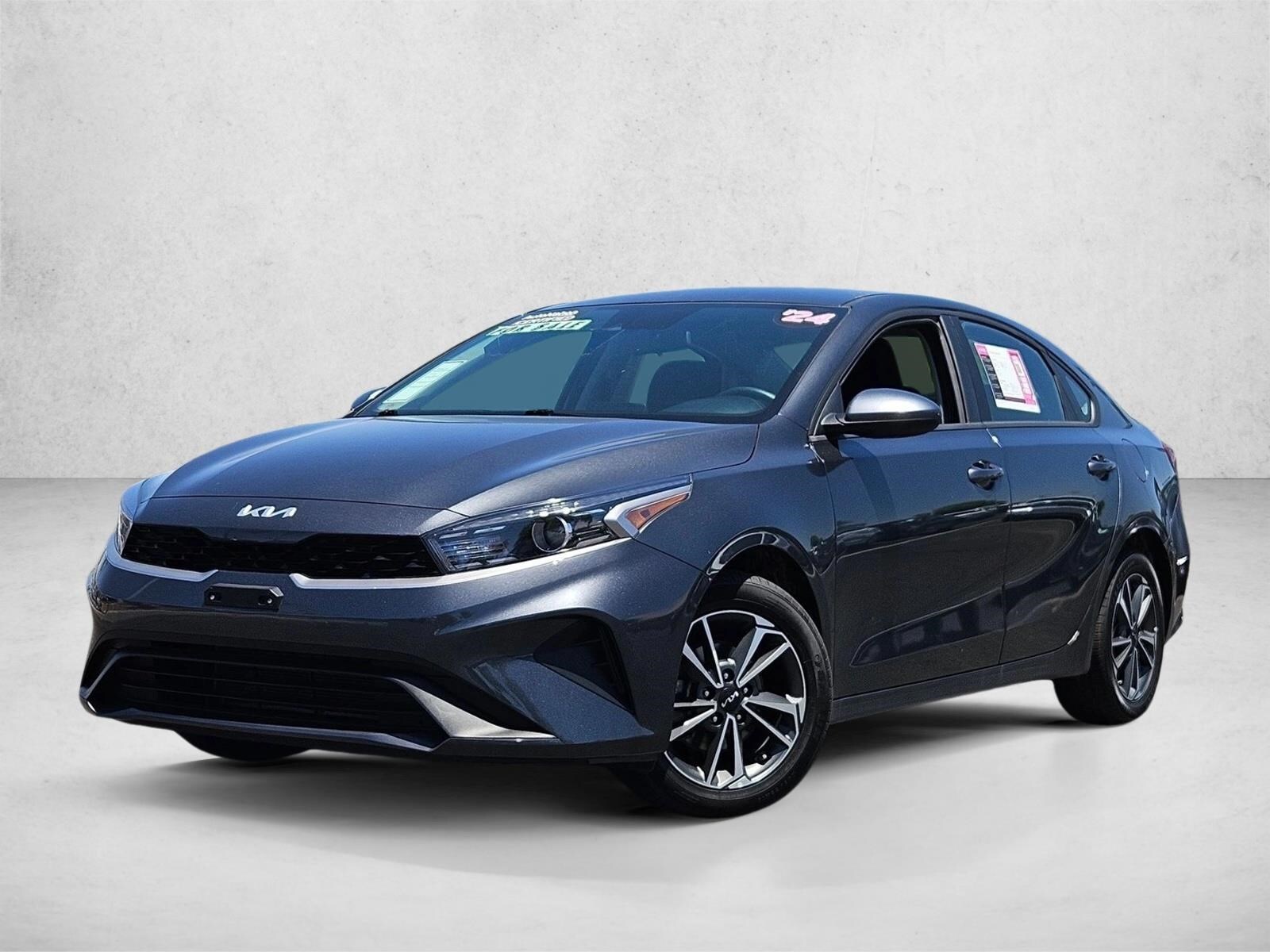 2024 Kia Forte LXS AT's photo