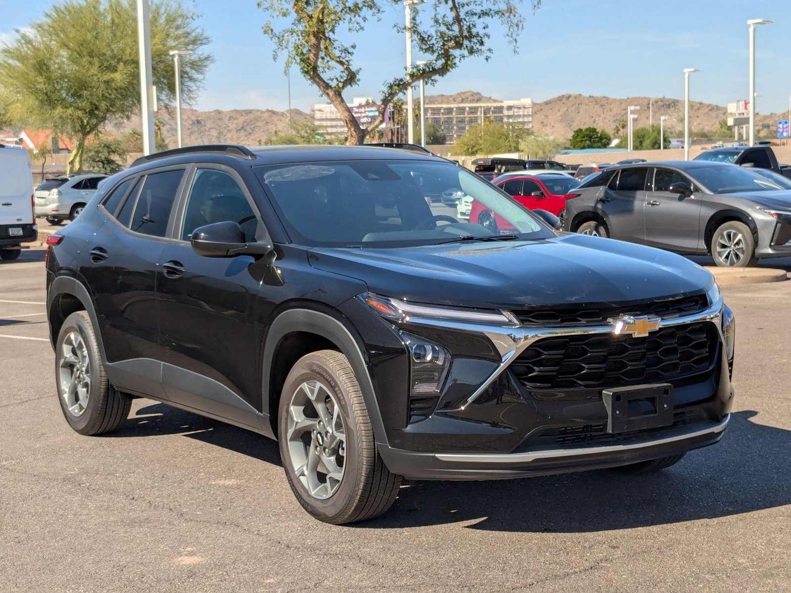 2025 Chevrolet Trax LT photo 2