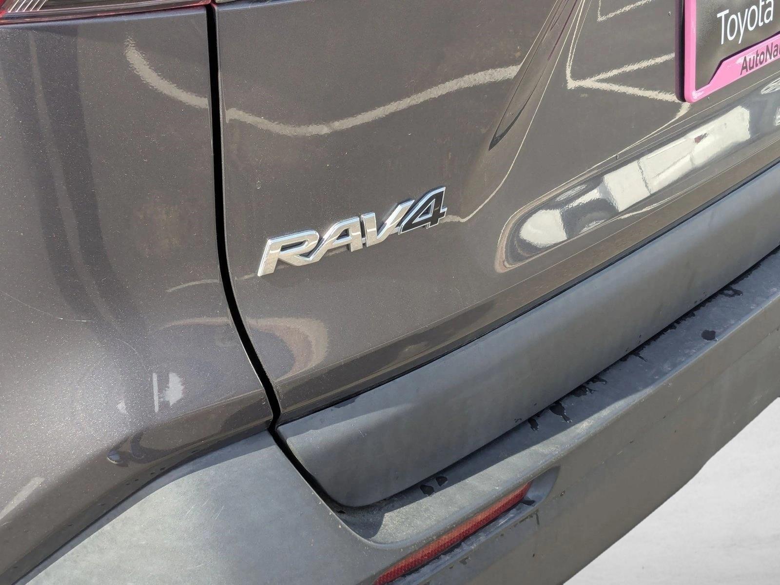 2022 Toyota RAV4 LE - Photo 28