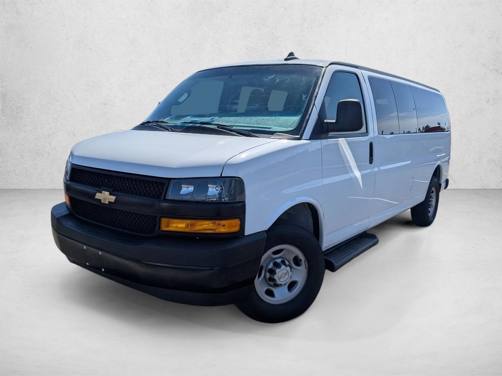 2023 Chevrolet Express 3500 LS Extended's photo