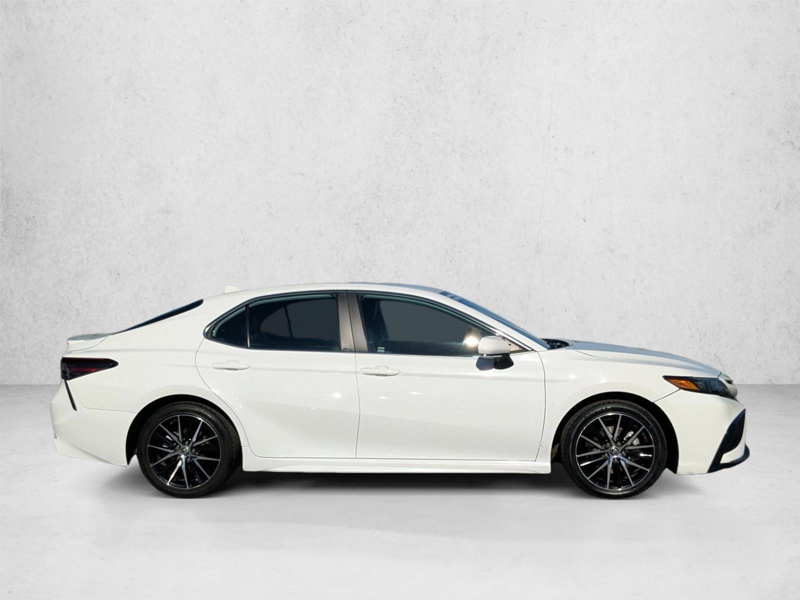 2023 Toyota Camry SE photo 4