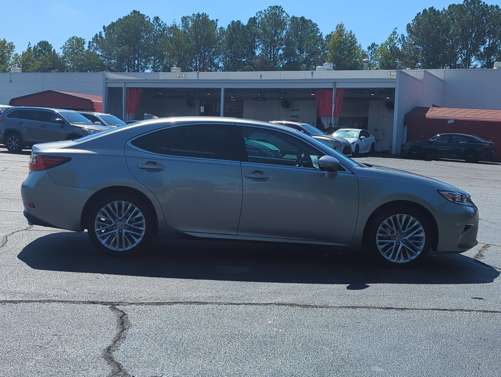 2016 Lexus ES 350 photo 4
