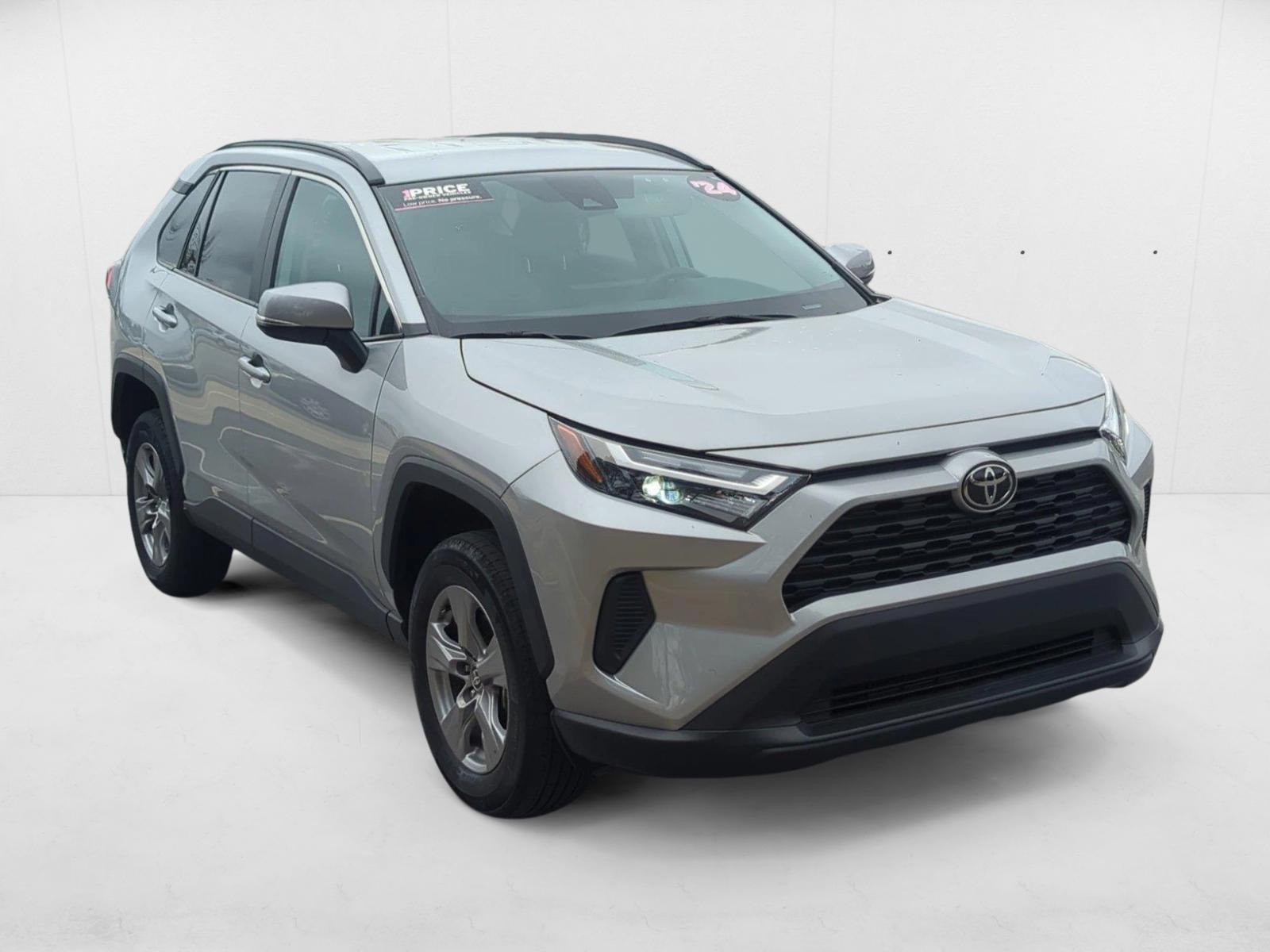 2024 Toyota RAV4 XLE photo 3
