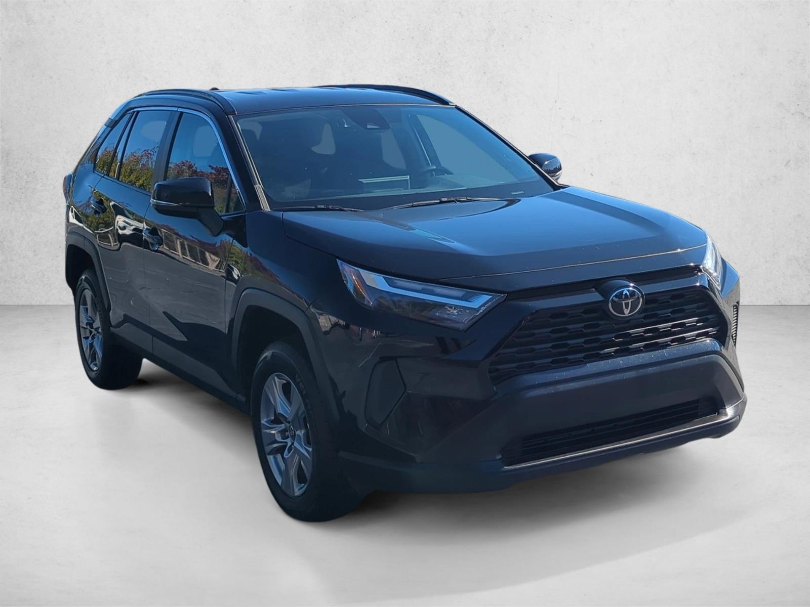 2023 Toyota RAV4 XLE photo 3
