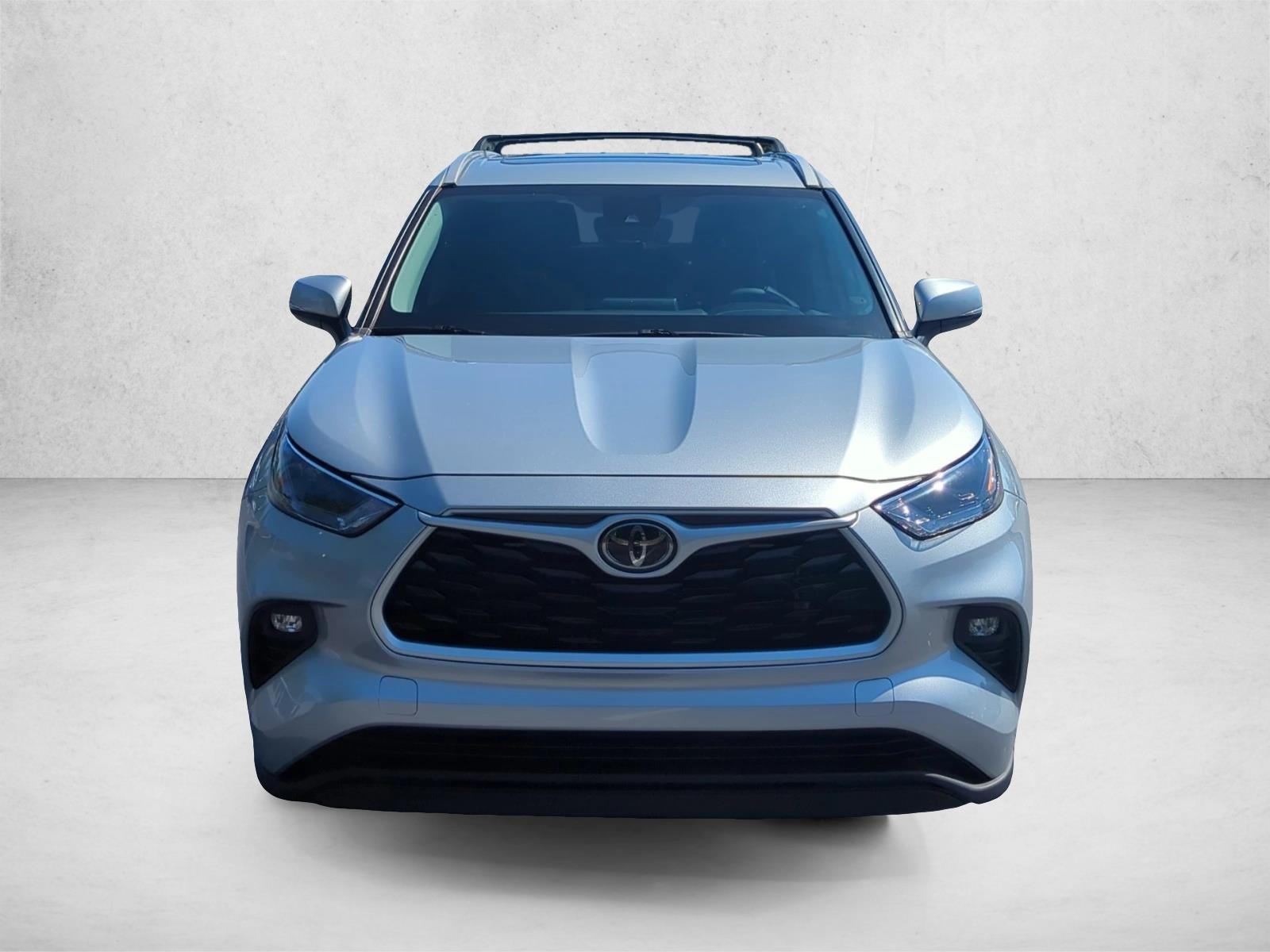 2022 Toyota Highlander XLE photo 2