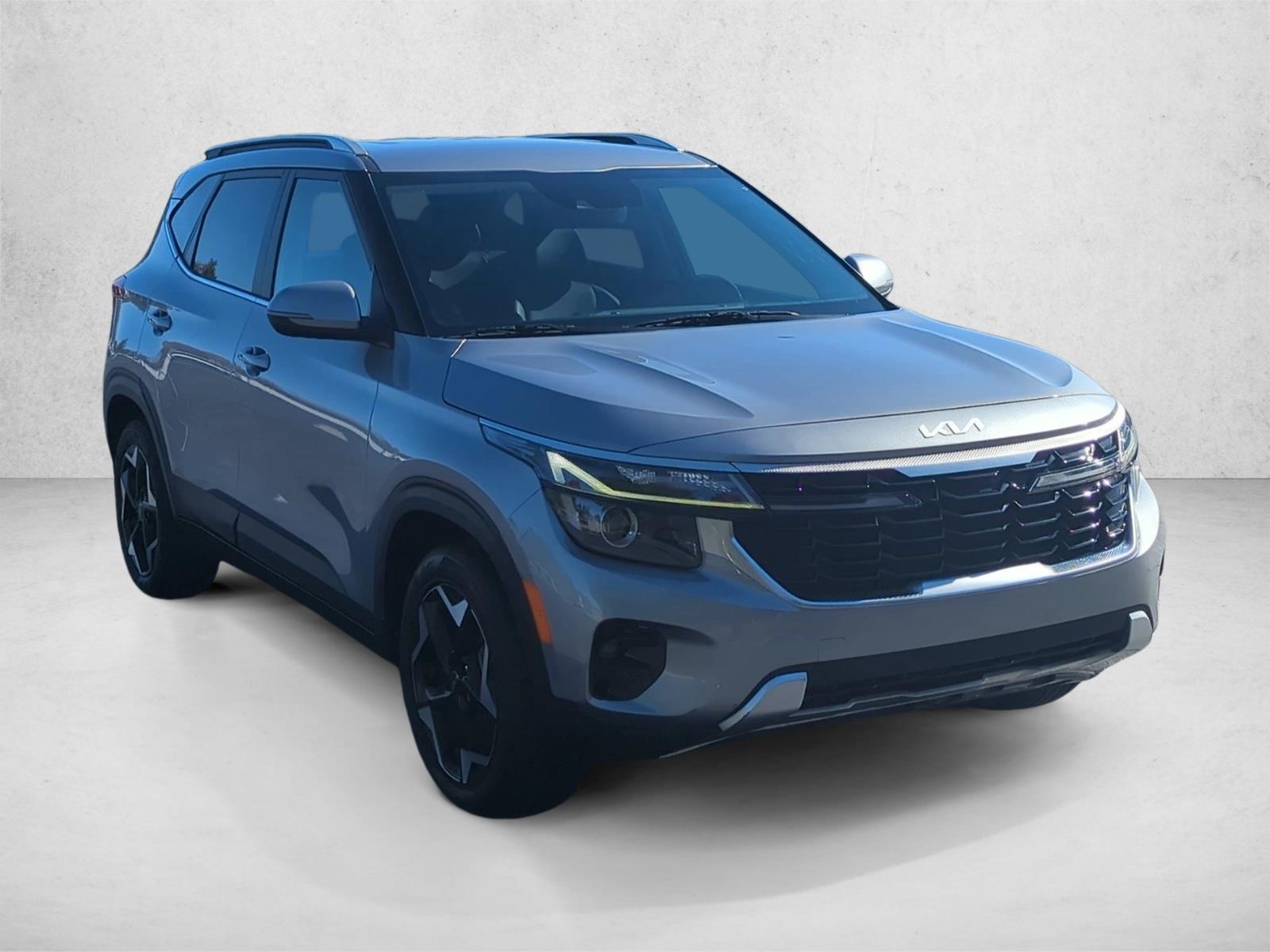 2024 Kia Seltos EX photo 3