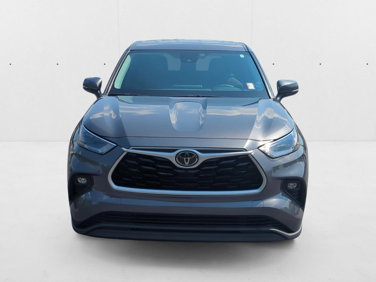 2021 Toyota Highlander LE photo 2