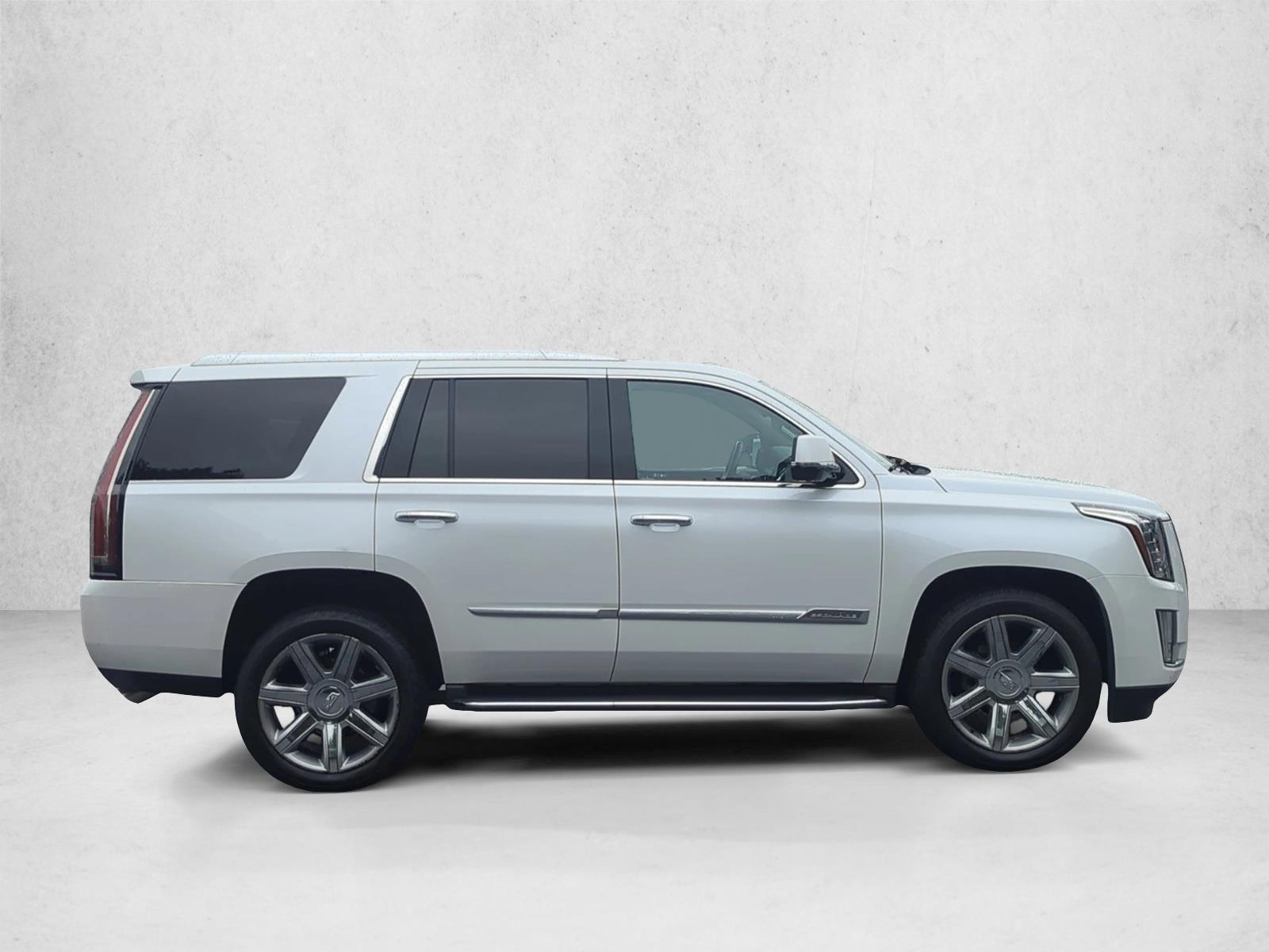 2016 Cadillac Escalade Luxury photo 4