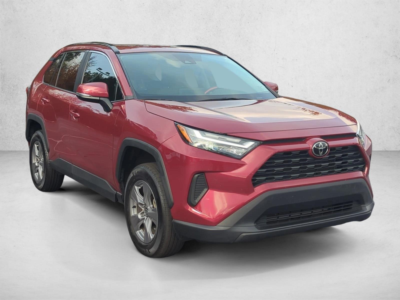 2022 Toyota RAV4 XLE photo 3