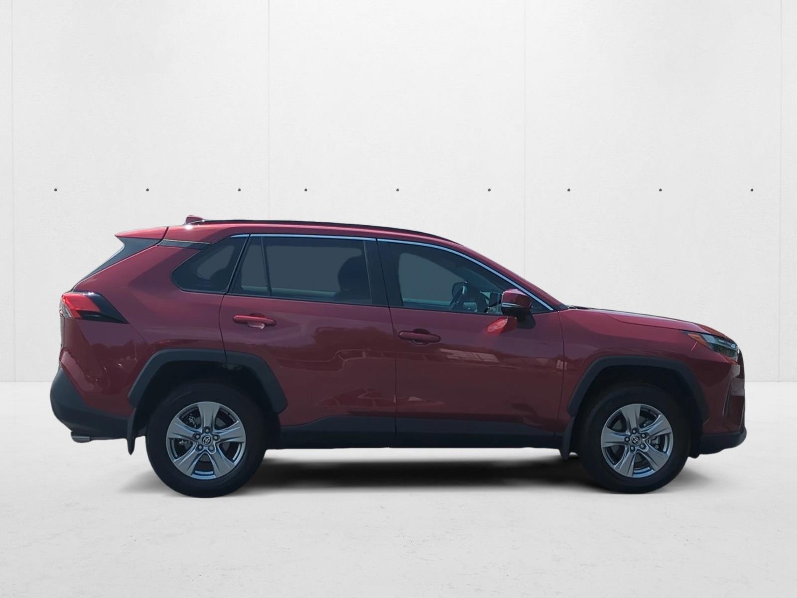 2025 Toyota RAV4 XLE photo 4