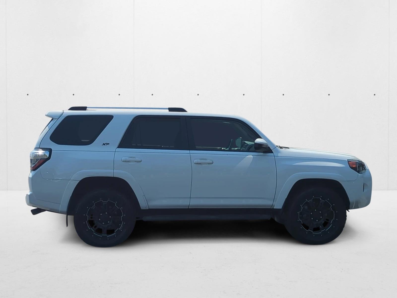 2020 Toyota 4Runner SR5 photo 4