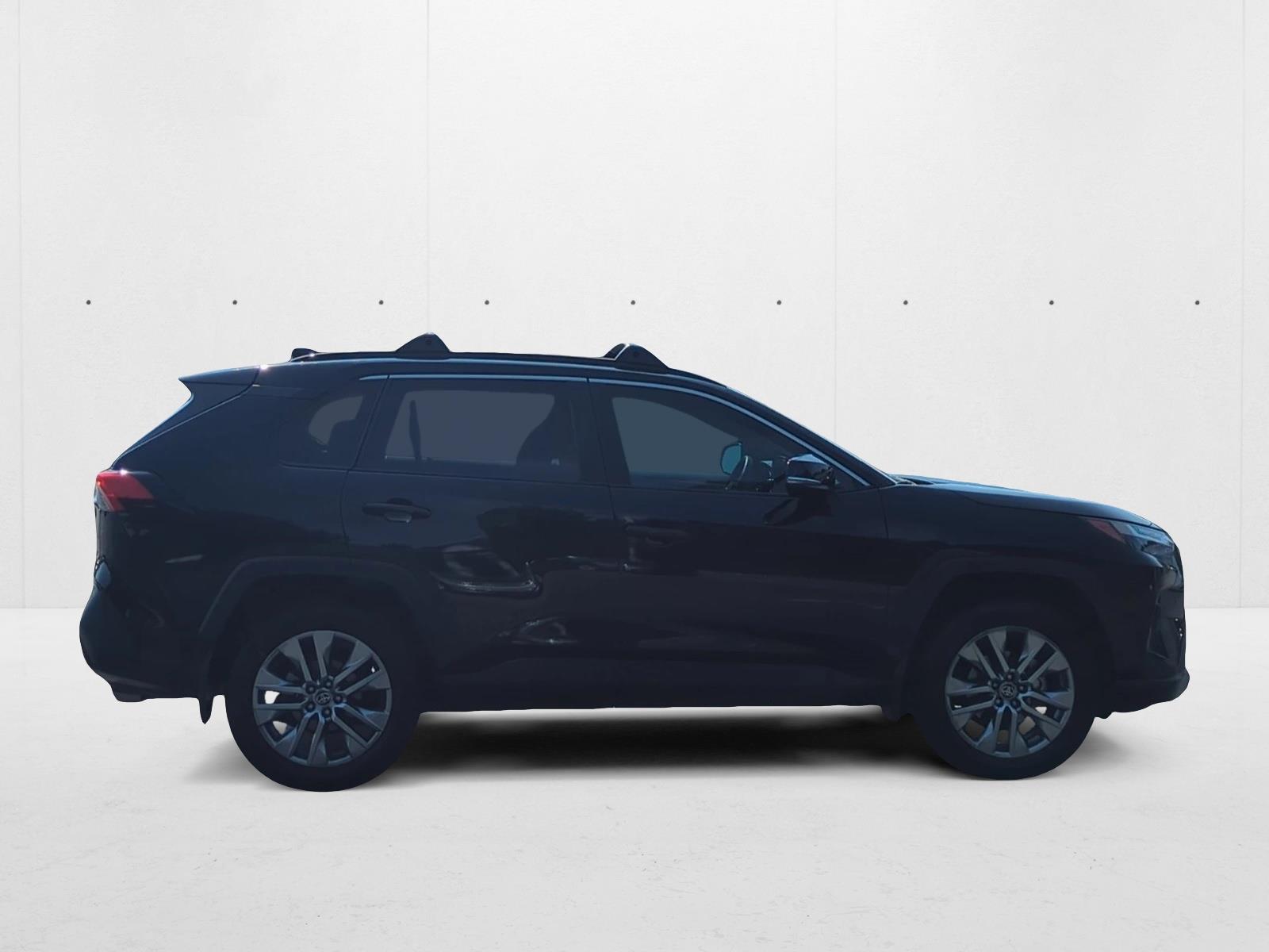 2023 Toyota RAV4 XLE Premium photo 4