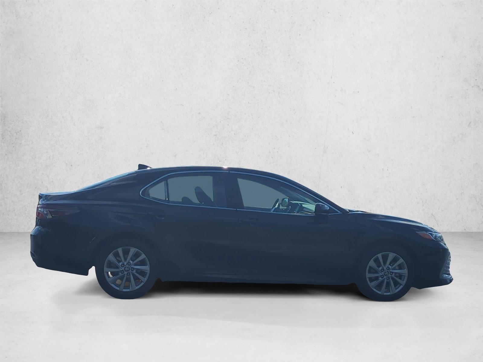 2023 Toyota Camry LE photo 4