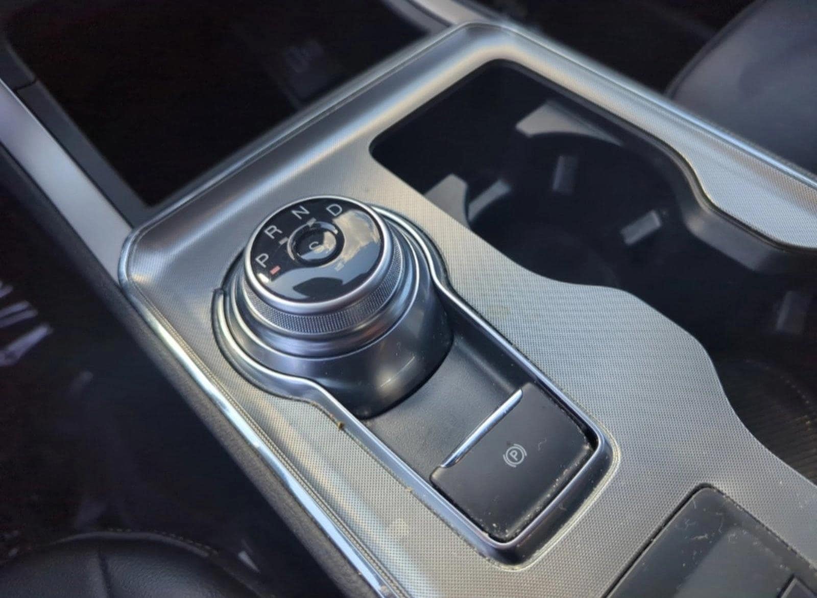2022 Ford Edge SEL - Photo 16