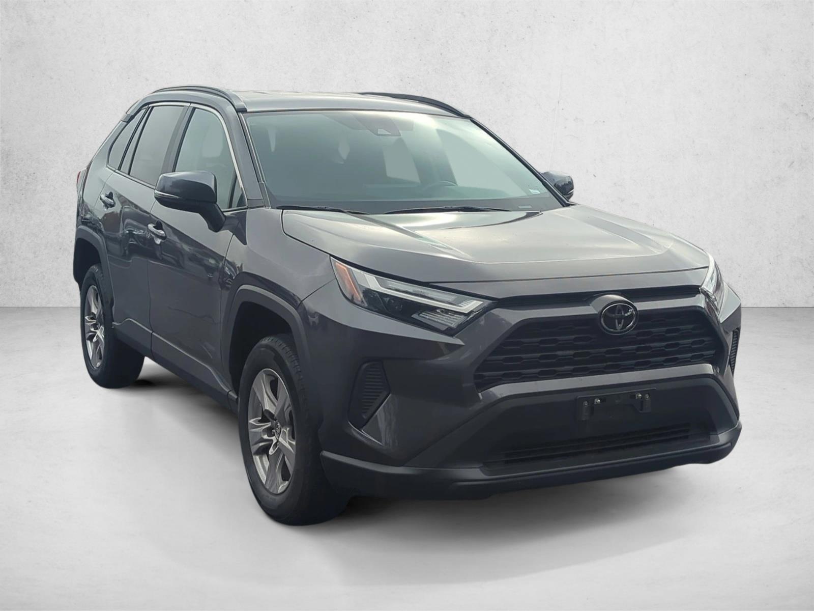 2024 Toyota RAV4 XLE photo 3