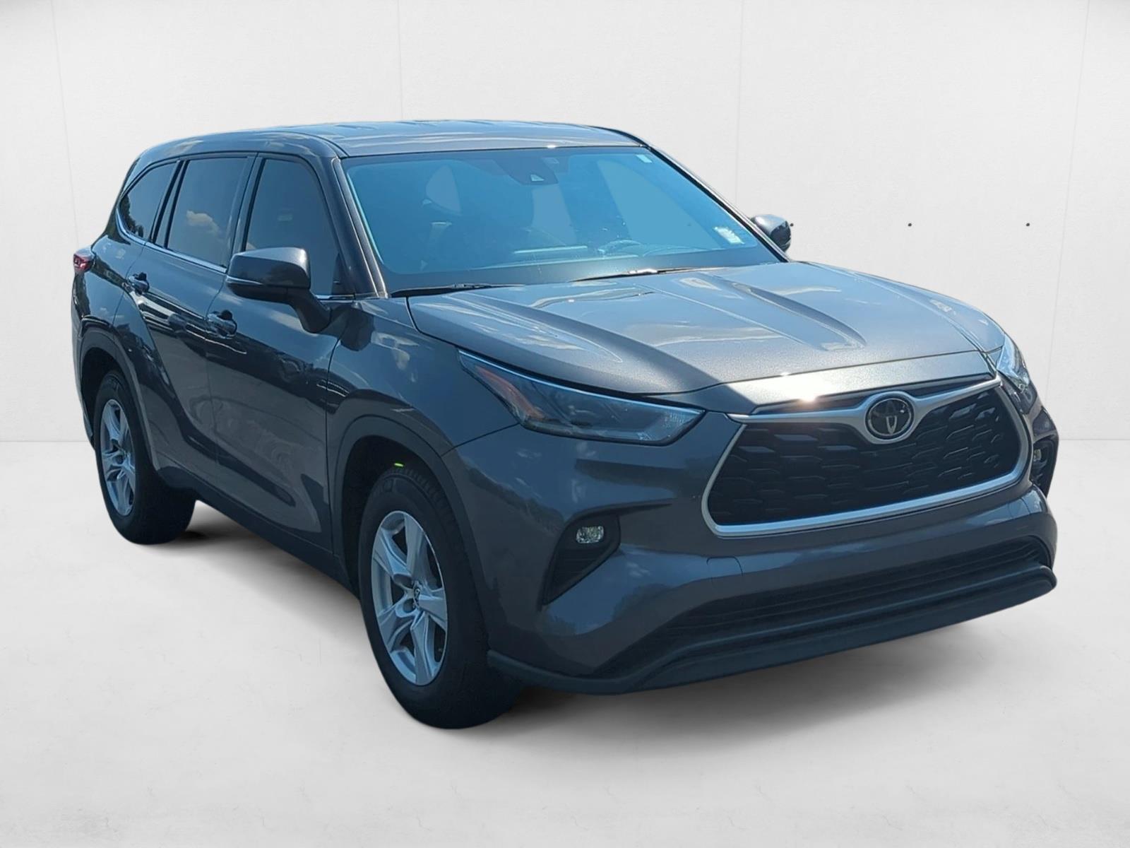2021 Toyota Highlander LE photo 3