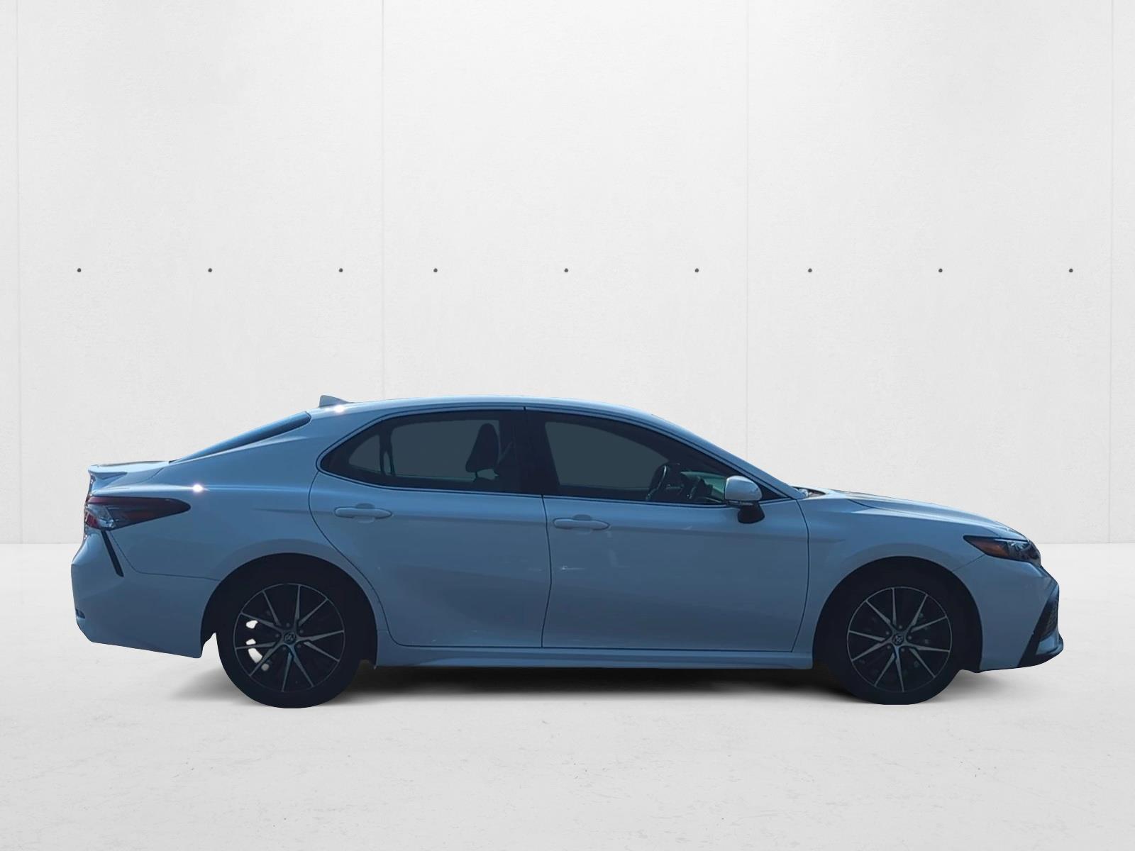 2024 Toyota Camry SE photo 4