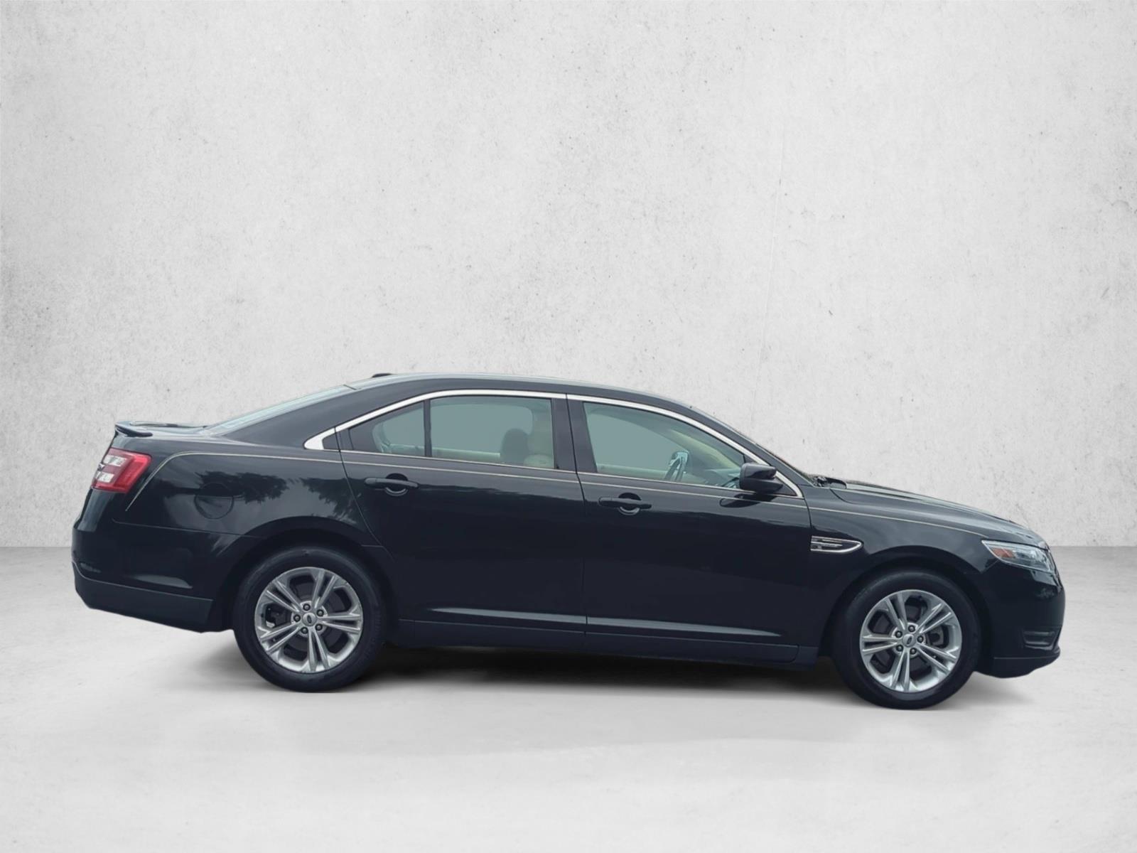 2013 Ford Taurus SEL photo 4
