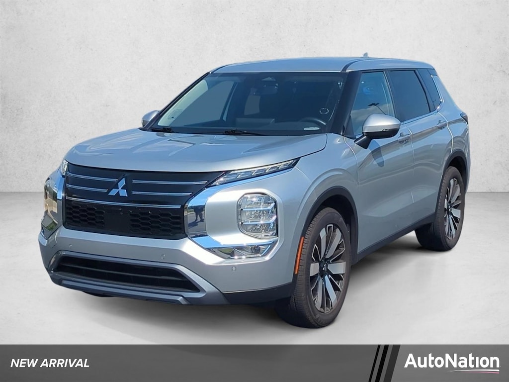 Used 2025 Mitsubishi Outlander SE SUV