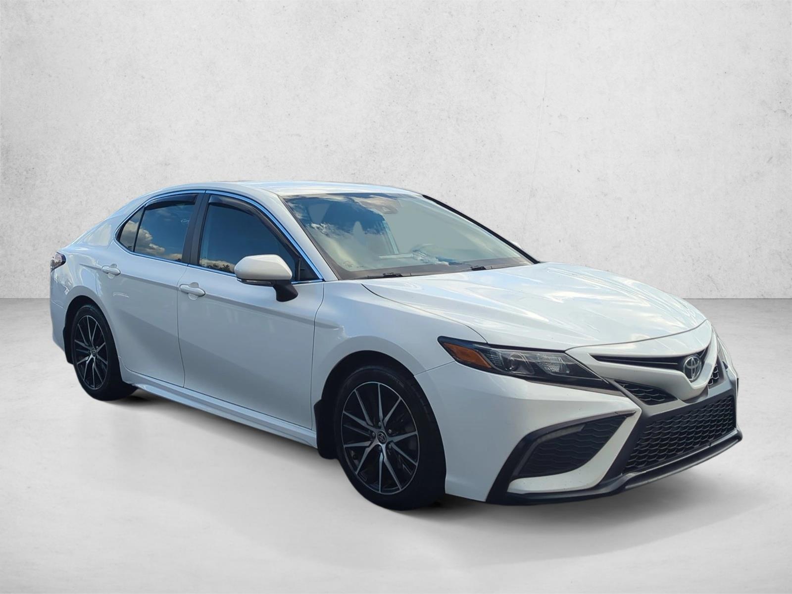 2023 Toyota Camry SE photo 3