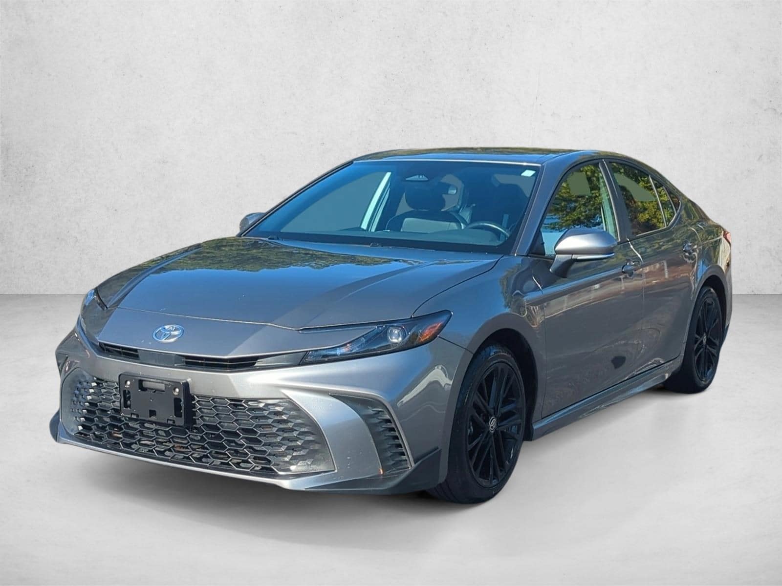 2025 Toyota Camry SE's photo
