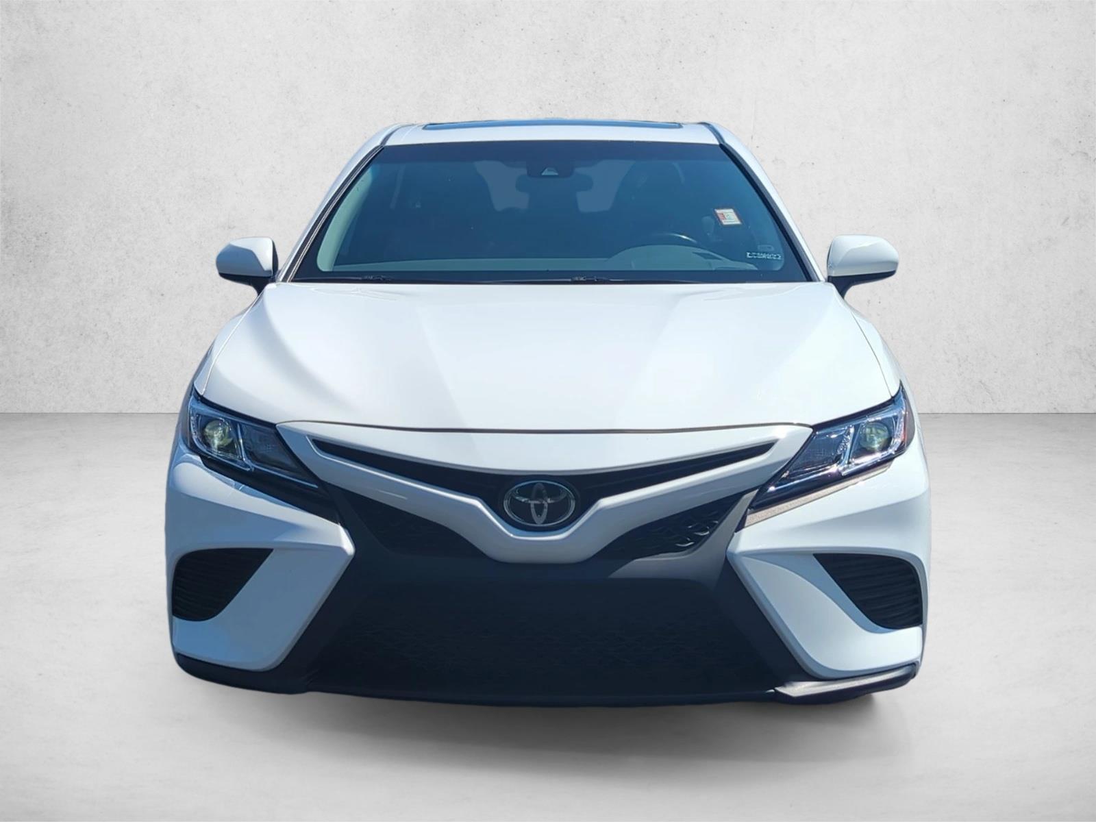 2019 Toyota Camry SE photo 2