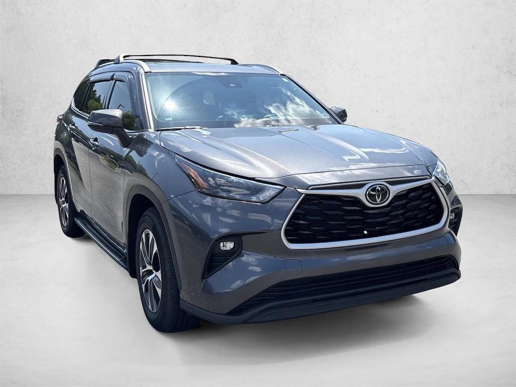 Used 2022 Toyota Highlander XLE SUV