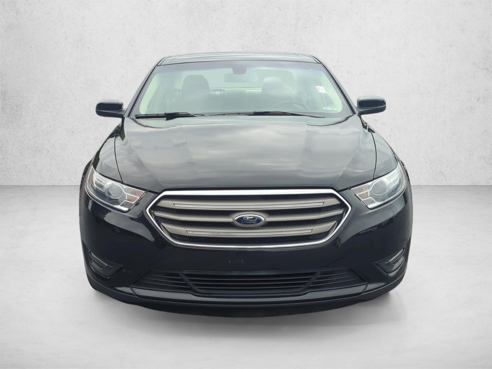 2013 Ford Taurus SEL photo 2