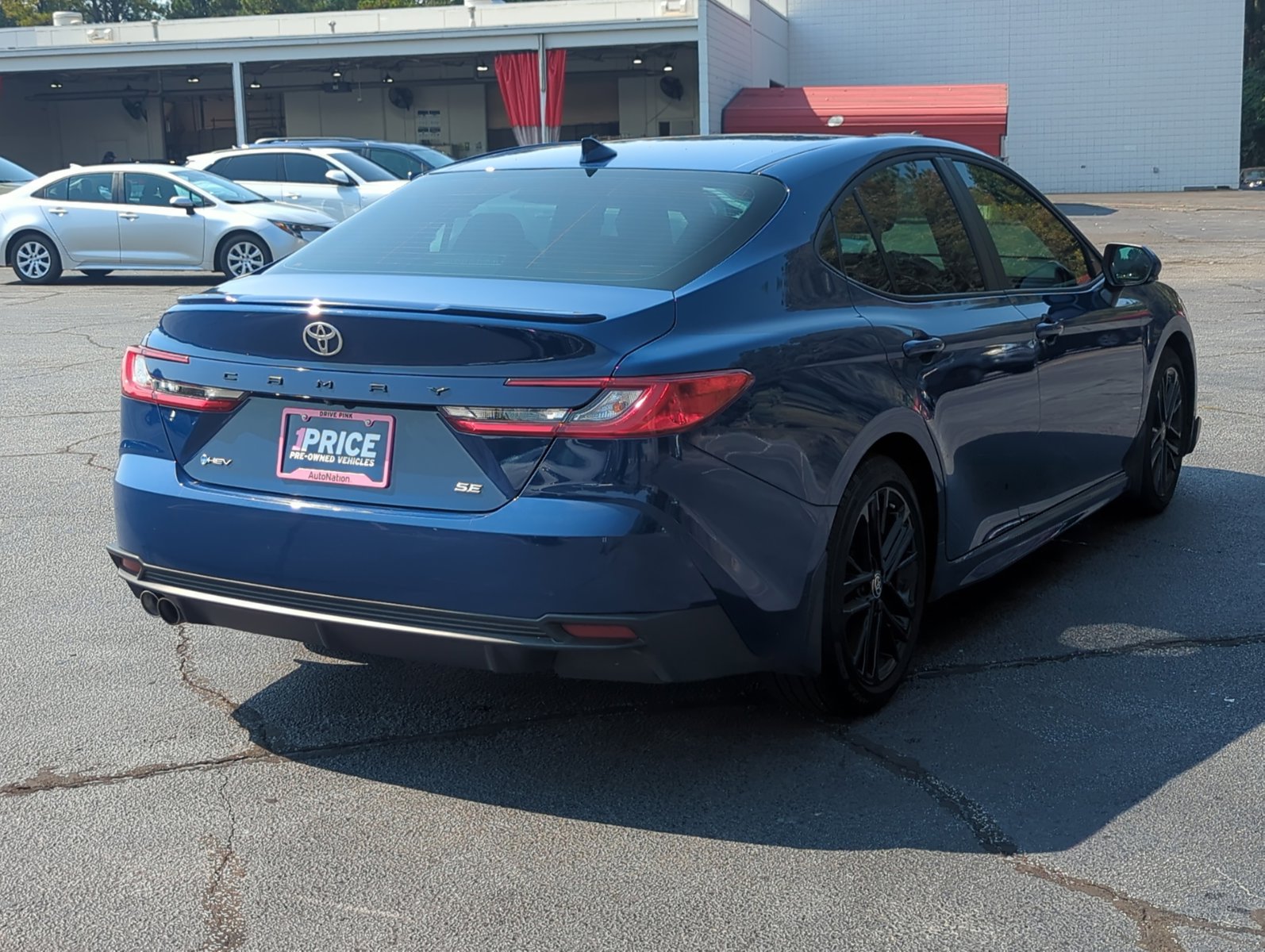 2025 Toyota Camry SE photo 4